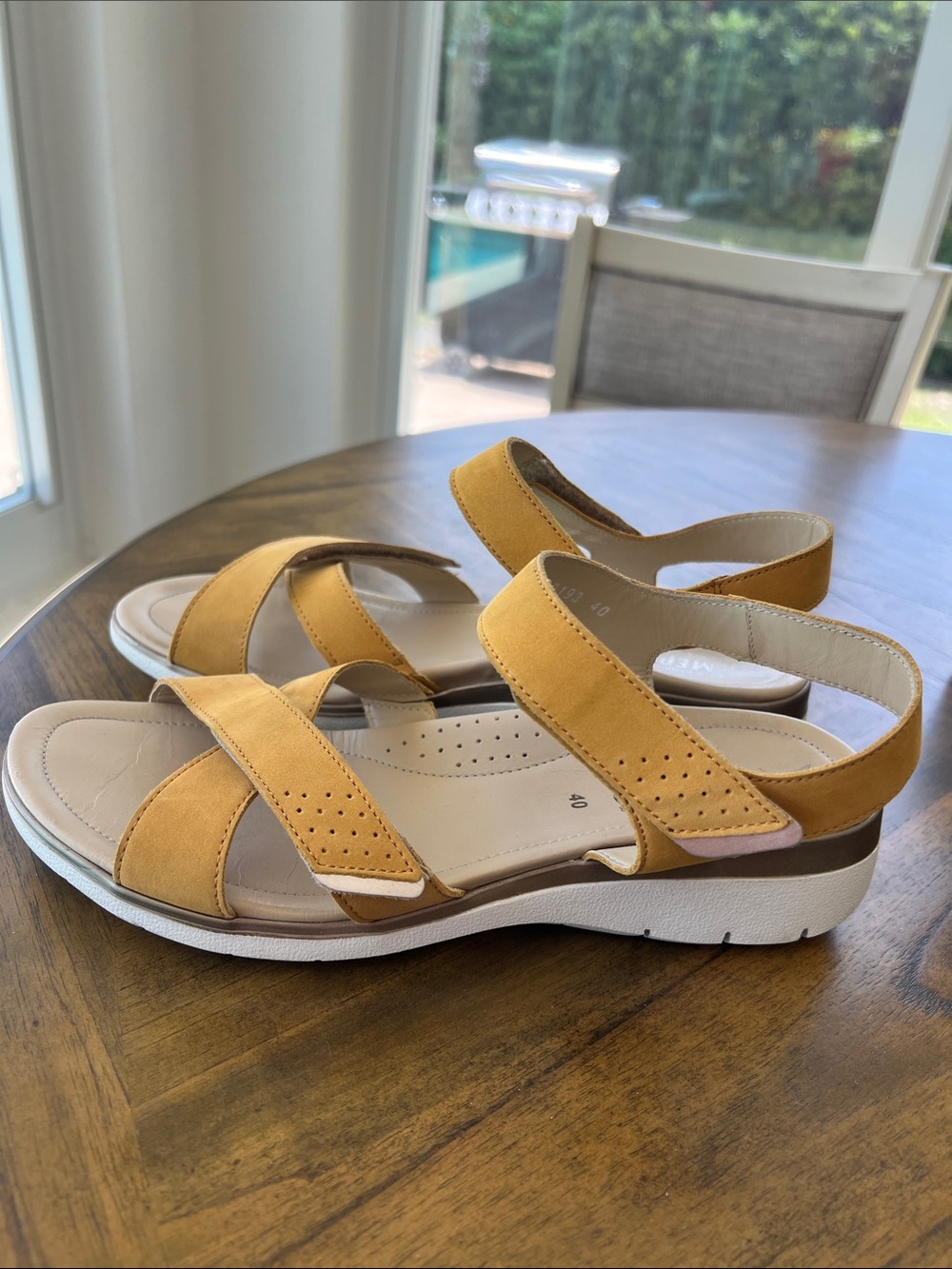 Mephisto Women’s Yellow Leather Velcro Sandals 40 = Size 9 - Picture 4 of 12